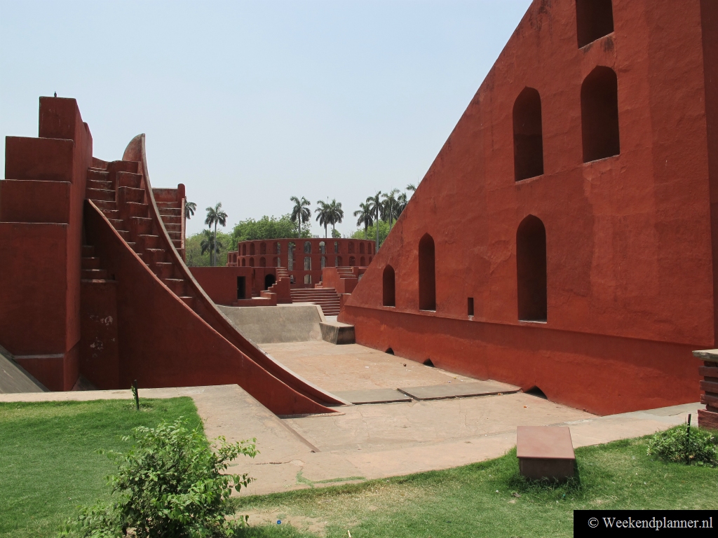 In de Jantar Mantar is veel te fotograferen. De bijzondere bouwwerken, de doorkijkjes en de schaduwen van de monumenten leveren bijzondere foto´s op. Als je wilt filmen moet je wel een speciaal kaartje kopen maar meer dan een euro kost het niet.